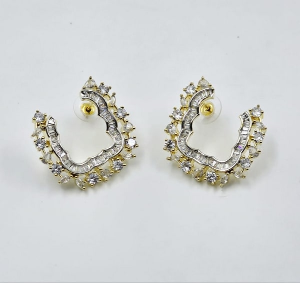 Lira Nova Frame Earrings